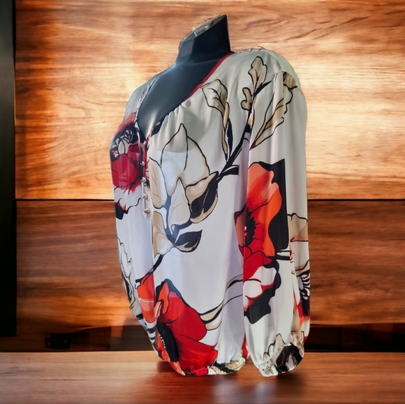 White House | Black Market Satiny Poppy  Blouse - Picture 4 of 10